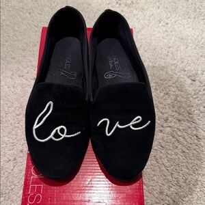 AEROSOLES Black Loafers with White Script